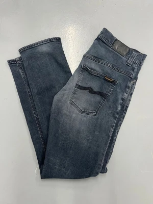 Nudie jeans - Fint skick inga defekter, storlek L32 W32