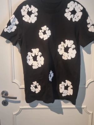 Denim teams t-shirt svart - Denim teams t-shirt svart i mycket bra skick 