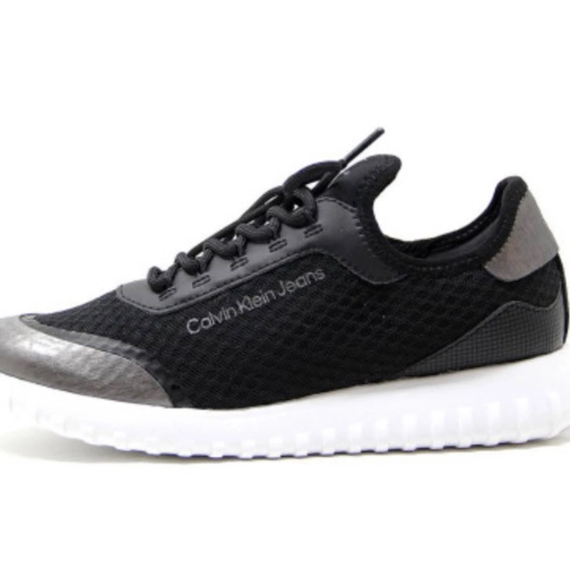 Svarta Calvin Klein sneakers - 2