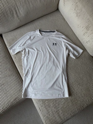 Under Armour Kompressionströja - Snygg gym tröja som passar Large bra också 