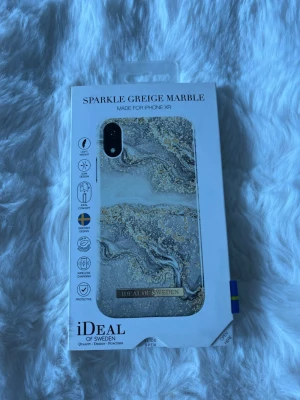 iDeal of sweden Sparkle Greige Marble skal iPhone XR - Snyggt mobilskal från iDeal of Sweden till iPhone XR i Sparkle Greige Marble. (Pris kan diskuteras)