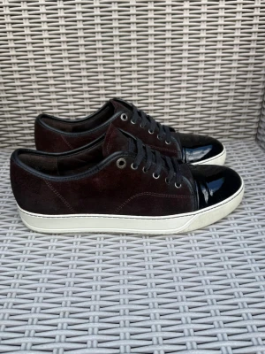 Vinröda Lanvin Cap Toe - Vinröda Lanvin Cap Toe || Storlek UK 7 (EU 41) || Skorna är i mycket bra skick (se bilder)  || Tveka inte på att höra av dig vid frågor eller funderingar 