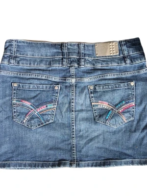 Jeanskjol  - Jeanskjol med coola bakfickor pruta om du vill 🥳40cm rakt över 