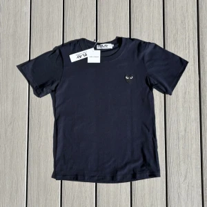 CDG T-Shirt - CDG T-Shirt in colour navy blue! Size XS / Fits S. Brand new with tags! SHIPPING IN 24H📦
