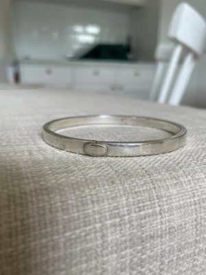 Silver armband från skultuna - Från skultuna. Har små tecken på användning (se bild). Nypris 1200kr. 