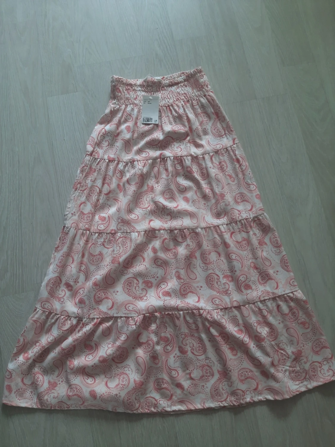 Lång paisleymönstrad kjol i rosa - 1