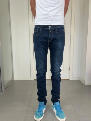 Replay Anbass Jeans - Säljer nu dessa Replay Anbass Jeans, skriv för fler bilder/frågor🙌🏼