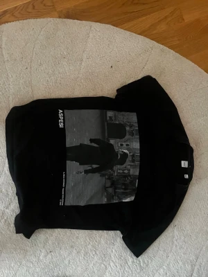 Aspesi tröja - Köpte denna tröja från zalando för 1600kr men den är lite liten för mig nu. Hör gärna av om du undrar något