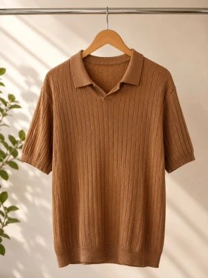 Brunt Stickad Piké med Ribbstruktur - Storlek: S, Material: 81 % Viscose & 19 % Polyester, utmärkt skick!