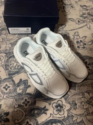 B30 skor  - Helt nya aldrig använda storlek 42