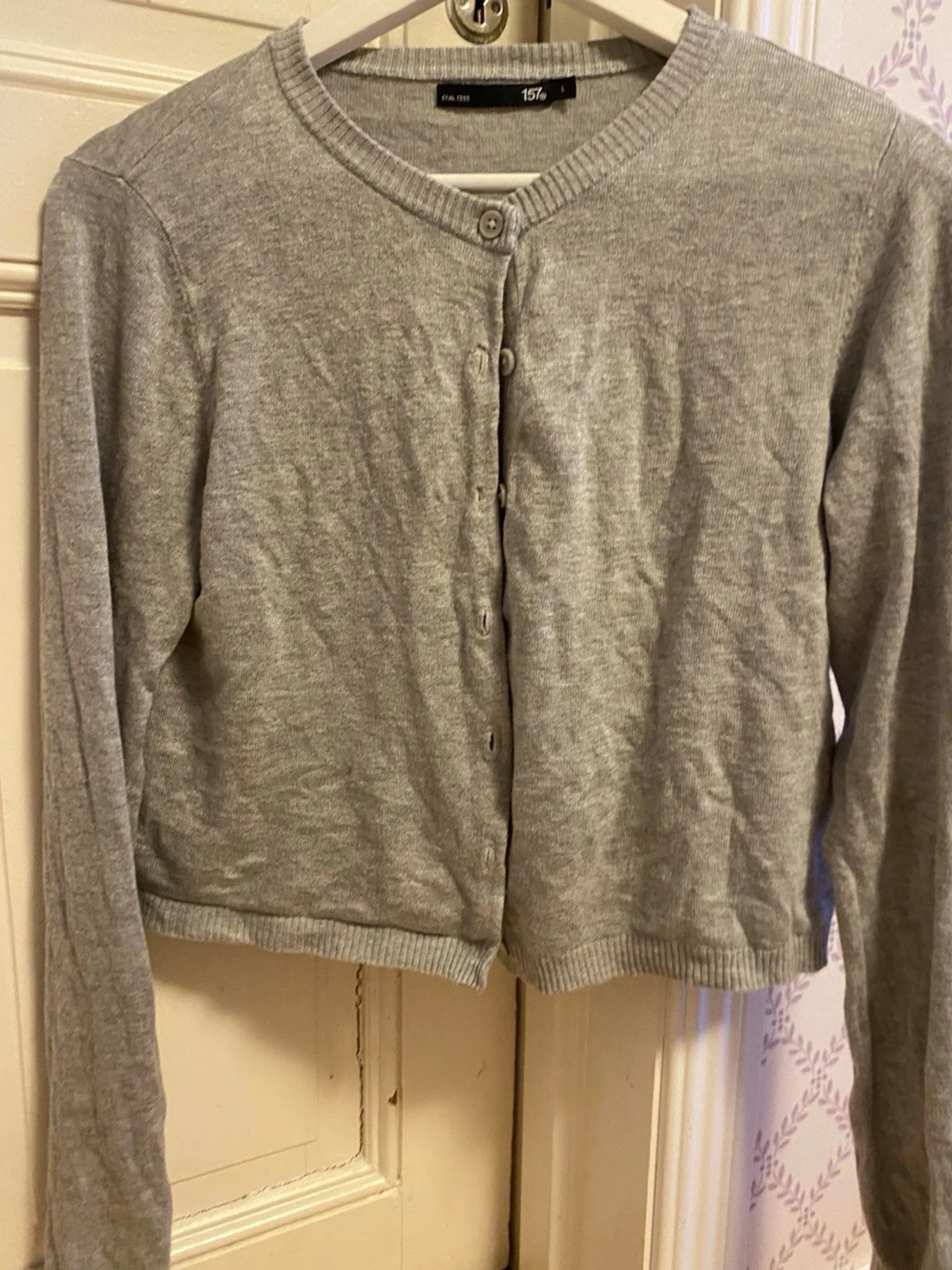 Grå basic kofta från lager