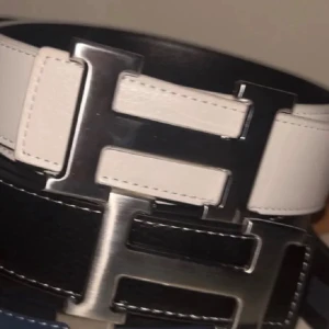 Svart och vitt H bälte  - Helt nya 110cm 125kr/st