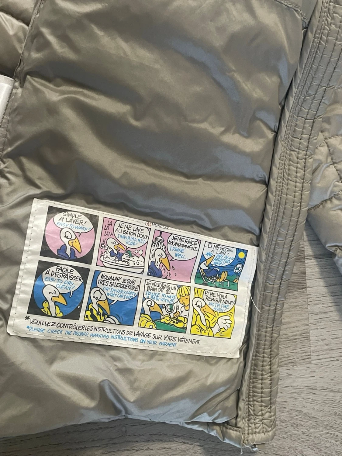 Ljusgrå dunjacka från Moncler - 1