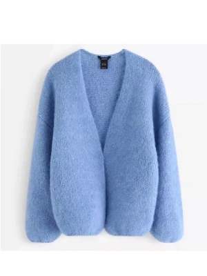 Blå oversized stickad kofta - Mysig blå stickad kofta från LINDEX den är HELT NY aldrig använt den ny pris är 399kr