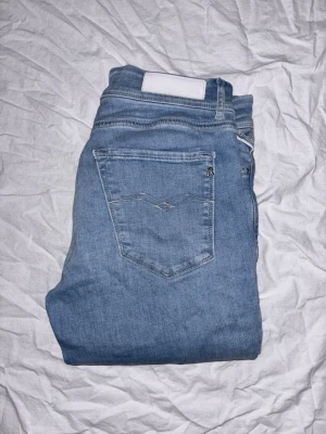 Replay Luz jeans - 20% RABATT OM NI SKRIVER I PM TILL MIG 🔥🔥✦ Replay jeans - Luz 28/32👖 ✦ Hög kvalitet 💎 ✦ Bekväm passform ✅ ✦ Snabb frakt 🚚 ✦ Frågor eller fler bilder? Skriv 📩