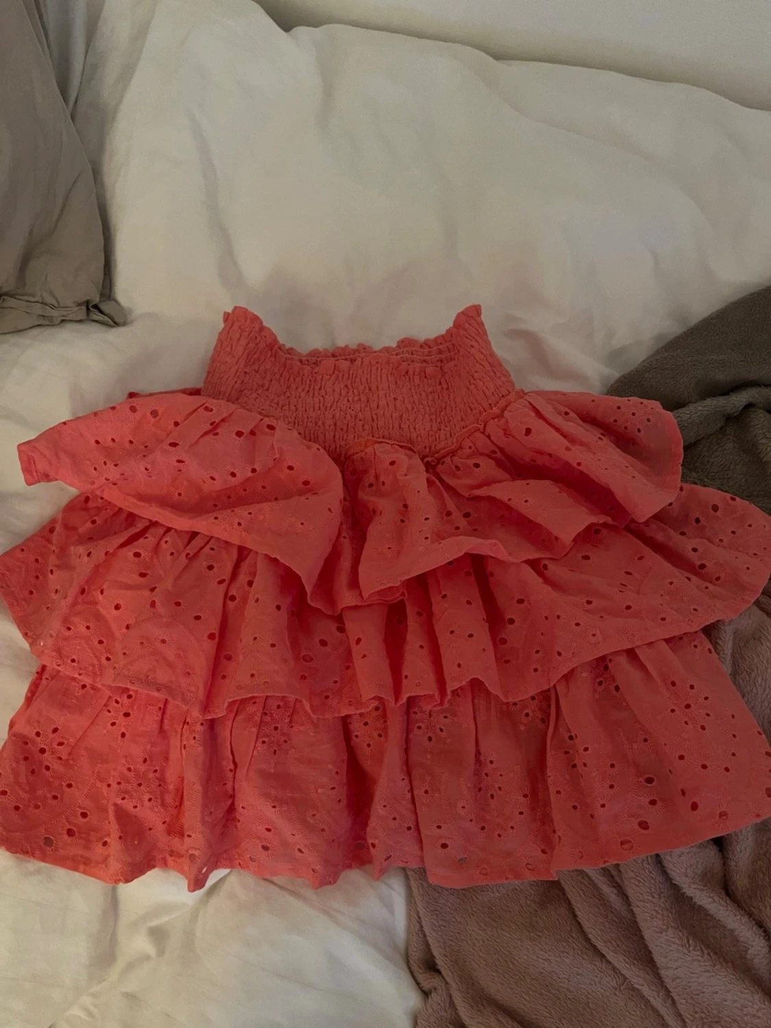 Korallrosa volangkjol med broderi - 1