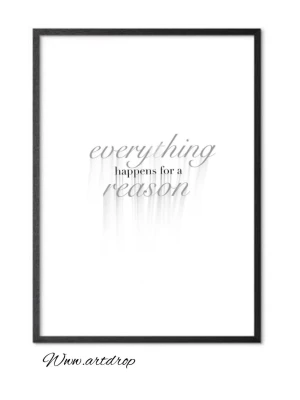 Tavla med citat  - Stilren tavla med citatet 'everything happens for a reason' i elegant, gråsvart text på vit bakgrund. Tavlan har en tunn svart ram och minimalistisk design som passar i de flesta rum. Perfekt för dig som gillar inspirerande väggkonst.
