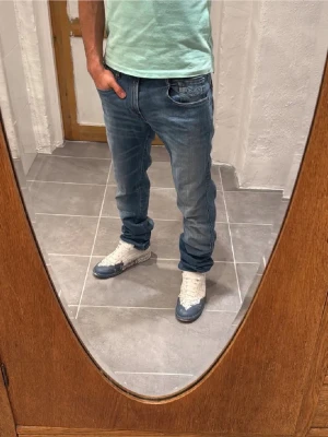 Replay jeans  - Ett par snygga byxor från replay i storlek W30 L34 i modellen Anbbas 