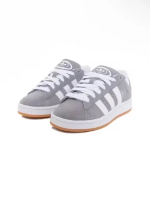 Adidas campus - Säljer dessa då jag inte använder dom längre använd ett par gånger men då dom var lite lite små så har jag inte använt så mycket