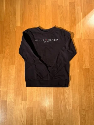 Tommy hilfiger sweatshirt  - Fet Tommy Hilfiger tröja | xs sitter dock större | 8/10 skick | Inga defekter |