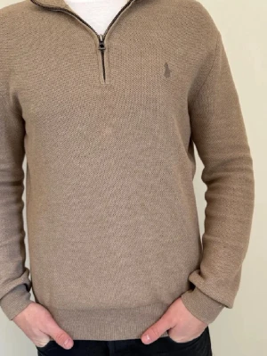 Ralph lauren tröja  - Så snygg halvzip från Ralph lauren, storlek xs men passar S🤎