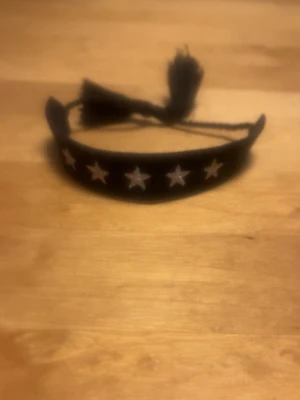 Svart armband  - Helt nytt svart armband!
