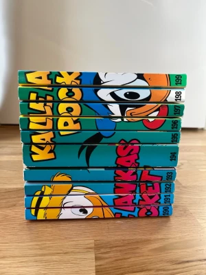 Kalle Anka Pocket nr 190-199 - Samling med tio färgglada Kalle Anka Pocket-böcker, nummer 190 till 199. Går att köpa 20 kr/st eller alla för 170