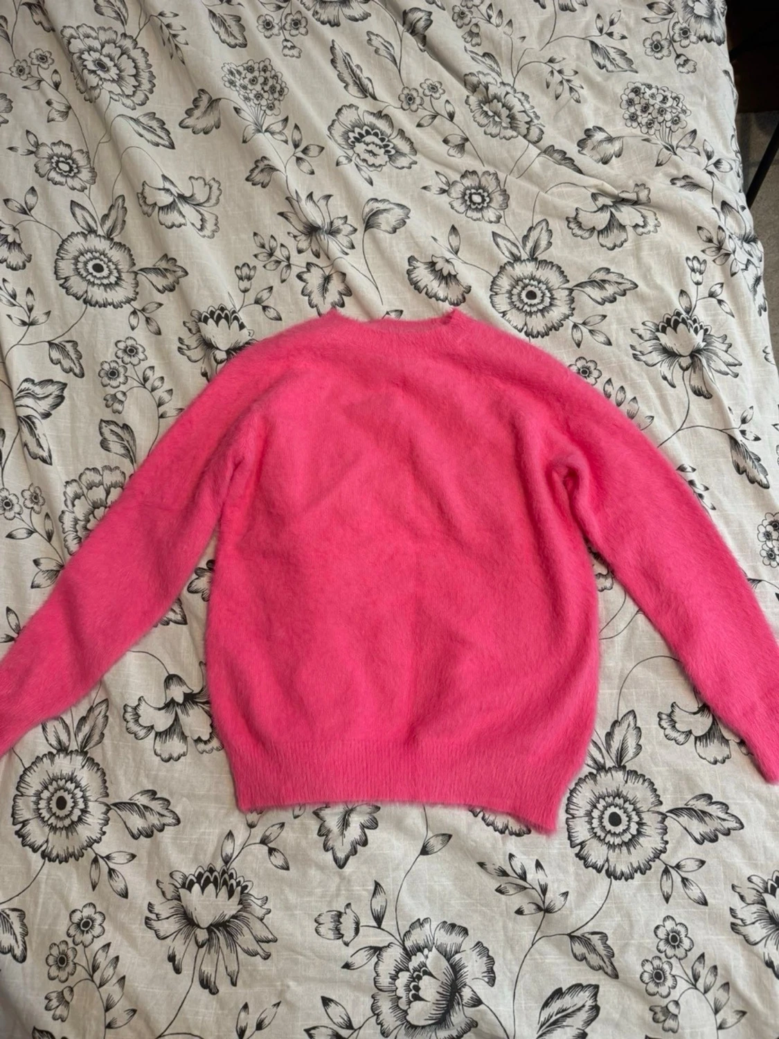 Mjuk rosa stickad tröja