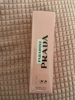Prada Paradoxe REFILL Edp 100ml - Prada Paradoxe Edp. 100 ml och är en refill-variant. Ordinarie pris 1700kr
