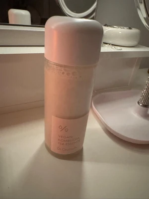 Vegan Kombucha Tea Essence toner - Fräsch toner från Dr. Ceuracle med vegansk kombucha-teessens. Bara testad några gånger .
