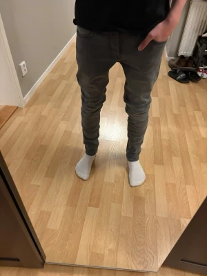 Gråa slim fit jeans herr - Kontakta mig vid frågor mm! 28/32
