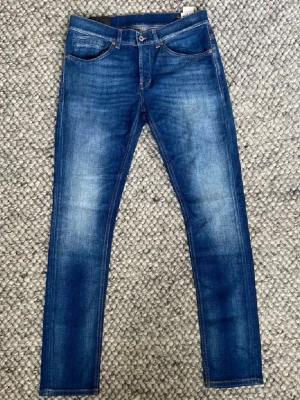 Dondup jeans  - Snygga Dondup jeans i modellen George. Storlek 32 i mycket bra skick. Vid frågor skriv! 