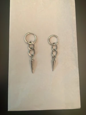 så snygga nitörhängen ❣️ - från alvaz essentials, chunky earrings! 