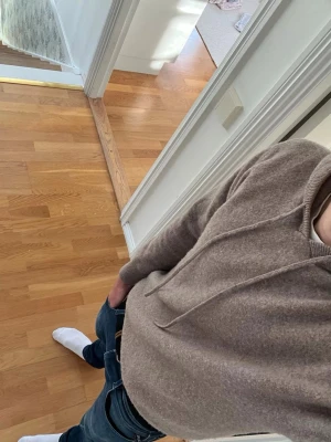 Beige Kashmir hoodie  - Säljer denna feta beiga Kashmir hoodien till ett riktigt bra pris. Hör av er vid funderingar. 