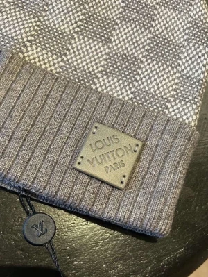 LV mössa Grå  - Lv mössa grå, kom privat för fler info och bilder 