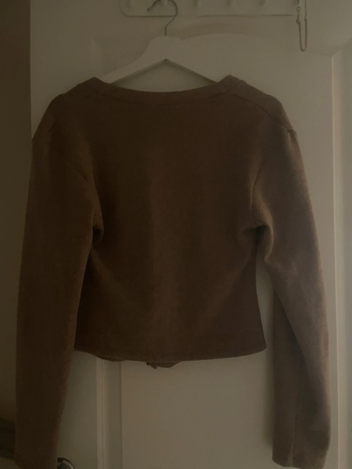 Brun  kofta med guldknappar - 5