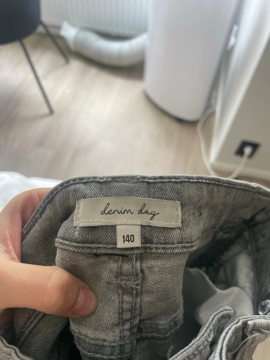 Grå bootcut jeans med utsvängda ben - 2