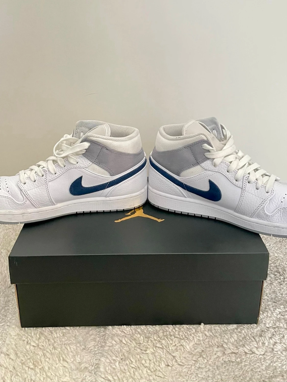 Nike Air Jordan 1 Mid  - 2