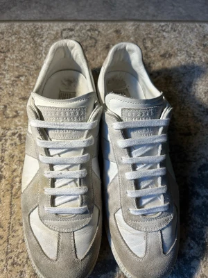 Äkta Maison Margiela Gats - Ett av få äkta par gats på denna plattform. Storlek 42. Hör av er vid minsta lilla fråga!🙌🙌