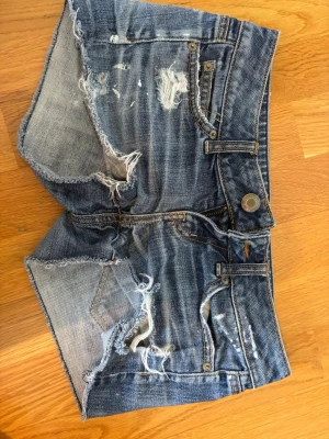 American Eagle shorts i storlek 00/xxs - Sexiga americab eagle shorts. Är super snygga på, jag säljer dem då det numera är för små. 
