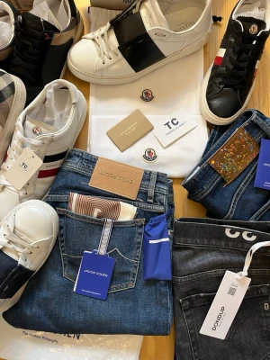 Valentino skor - Hej, vi på Trend Closet erbjuder autentiska high-end lyxplagg från ett brett utbud av designermärken. Alla våra produkter är noggrant utvalda och pre-owned i mycket fint skick. Kolla in vår profil om du är intresserad ✨