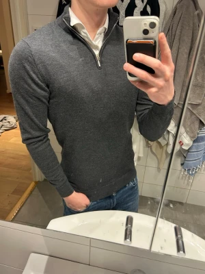 Merinoull halfzip - Mörkgrå merinoull halfzip tröja, brs skick