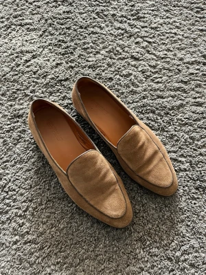 These Glory Days belgian loafers  - Riktigt snygga och bekväma Belgian loafers i storlek 42 från these glory days 