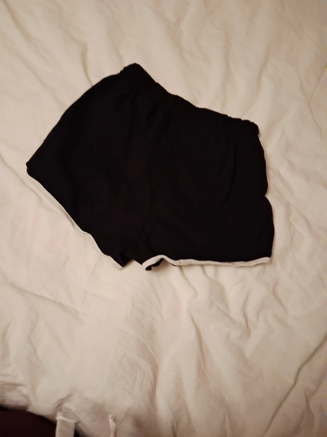 Svarta shorts med vit snörning💕 - 3