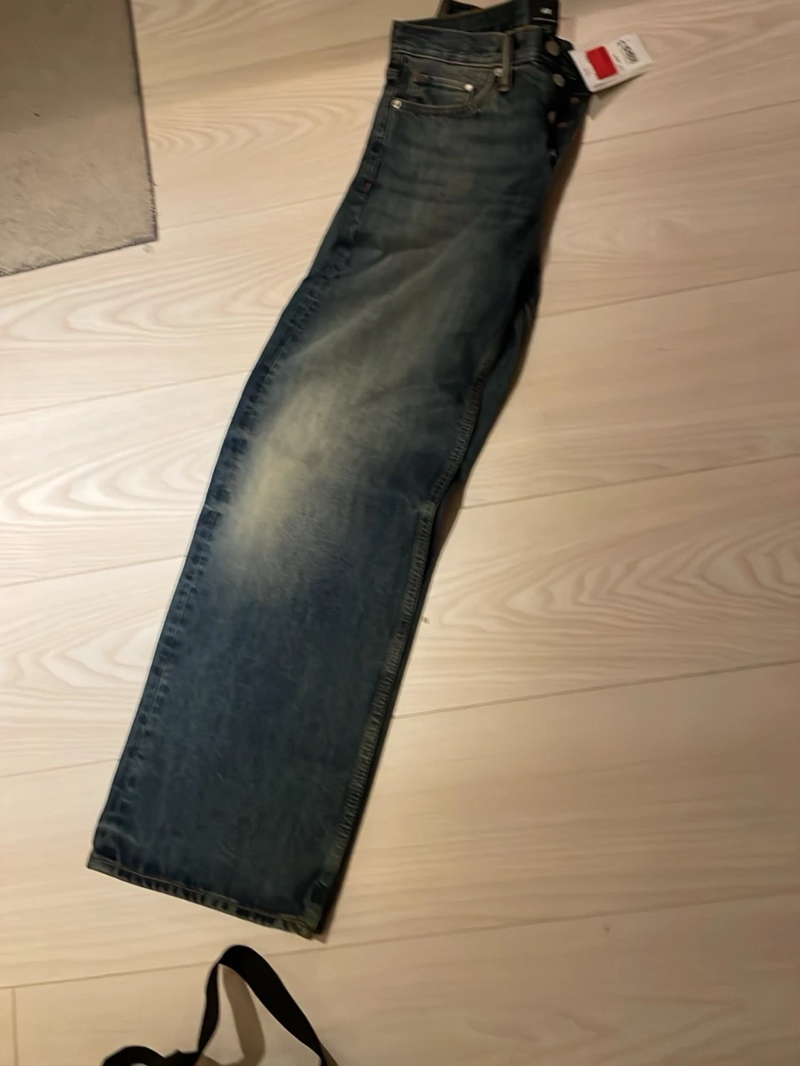 Blå raka jeans med vintage tvätt