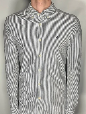 Morris skjorta  - Säljer en riktigt snygg och trendig Morris skjorta i fint skick, storlek M, vid frågor är det bara att skriva //Gramenti