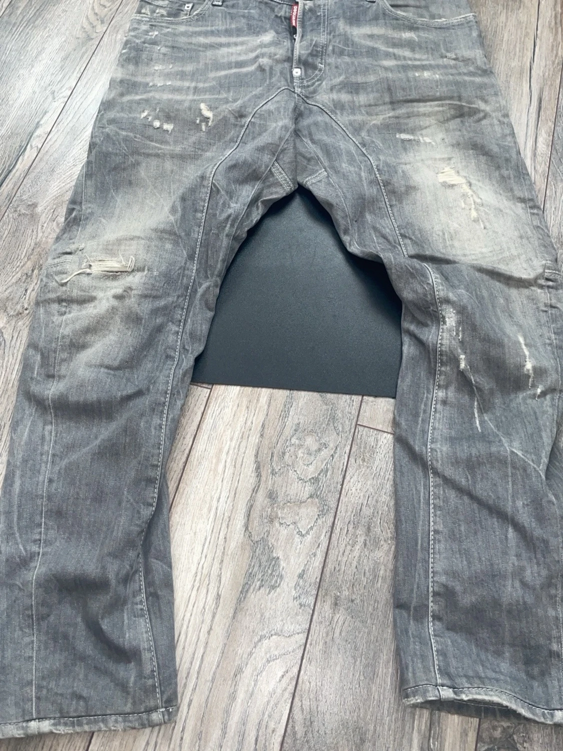 Grå slitna jeans från Dsquared2