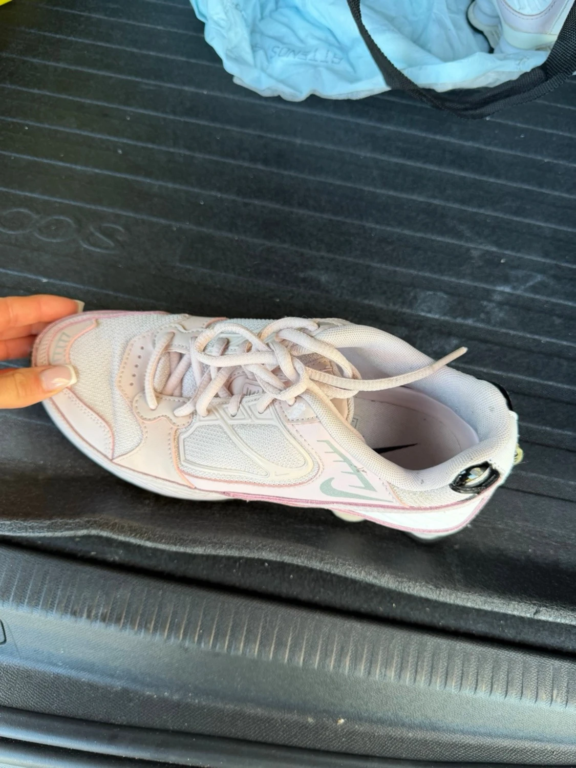 Nike Shox vita och rosa sneakers - 1