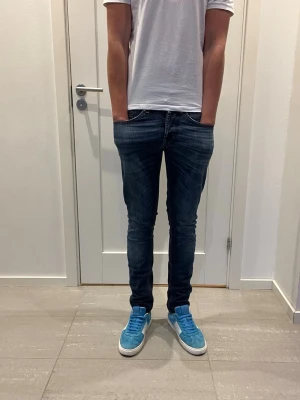 Dondup George Jeans  - Dondup George Jeans, mått: 41 cm midja och 104 cm längd. Skriv för fler bilder/frågor🙌🏼