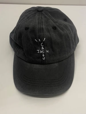 Travis scott keps - Helt ny! Pris kan diskuteras vid snabb affär!